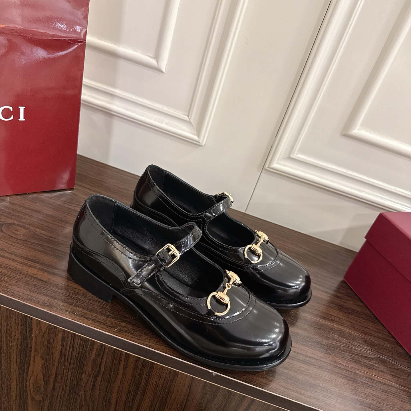 Gucci Women's Mary Jane With Horsebit - FashionPlug