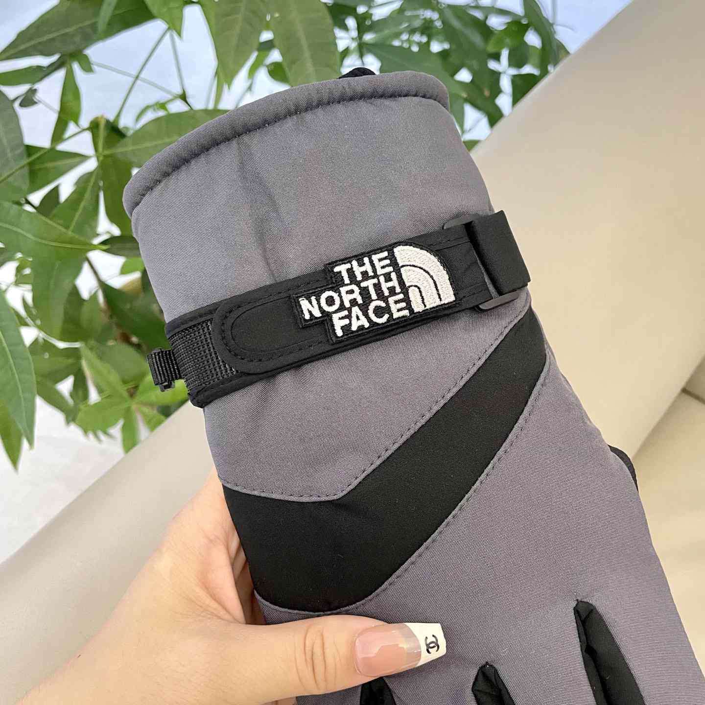 The North Face Men's Gloves - FashionPlug