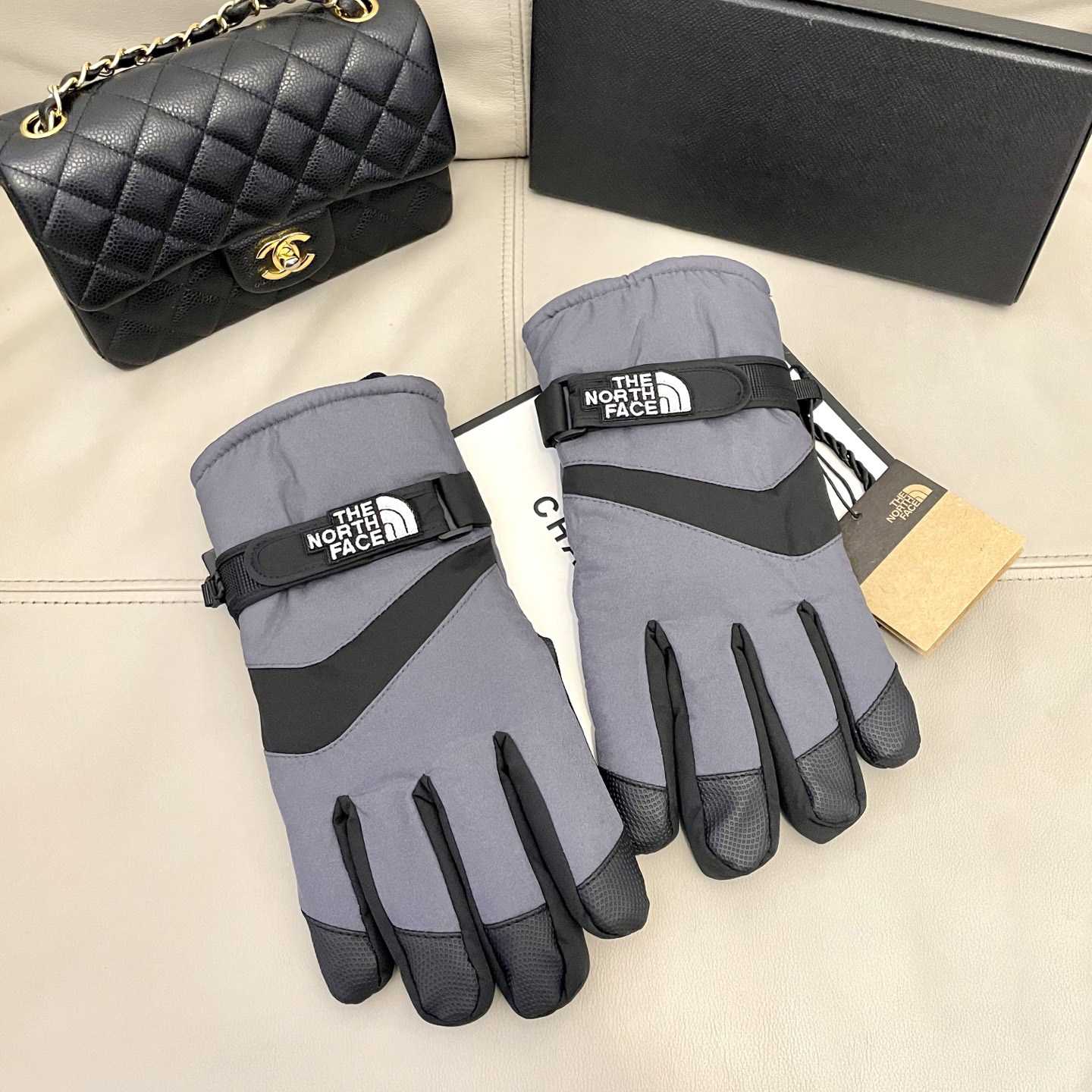 The North Face Men's Gloves - FashionPlug