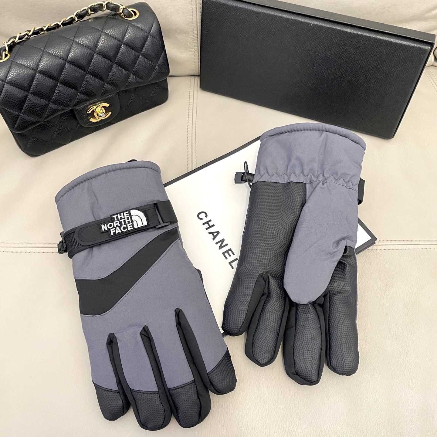 The North Face Men's Gloves - FashionPlug