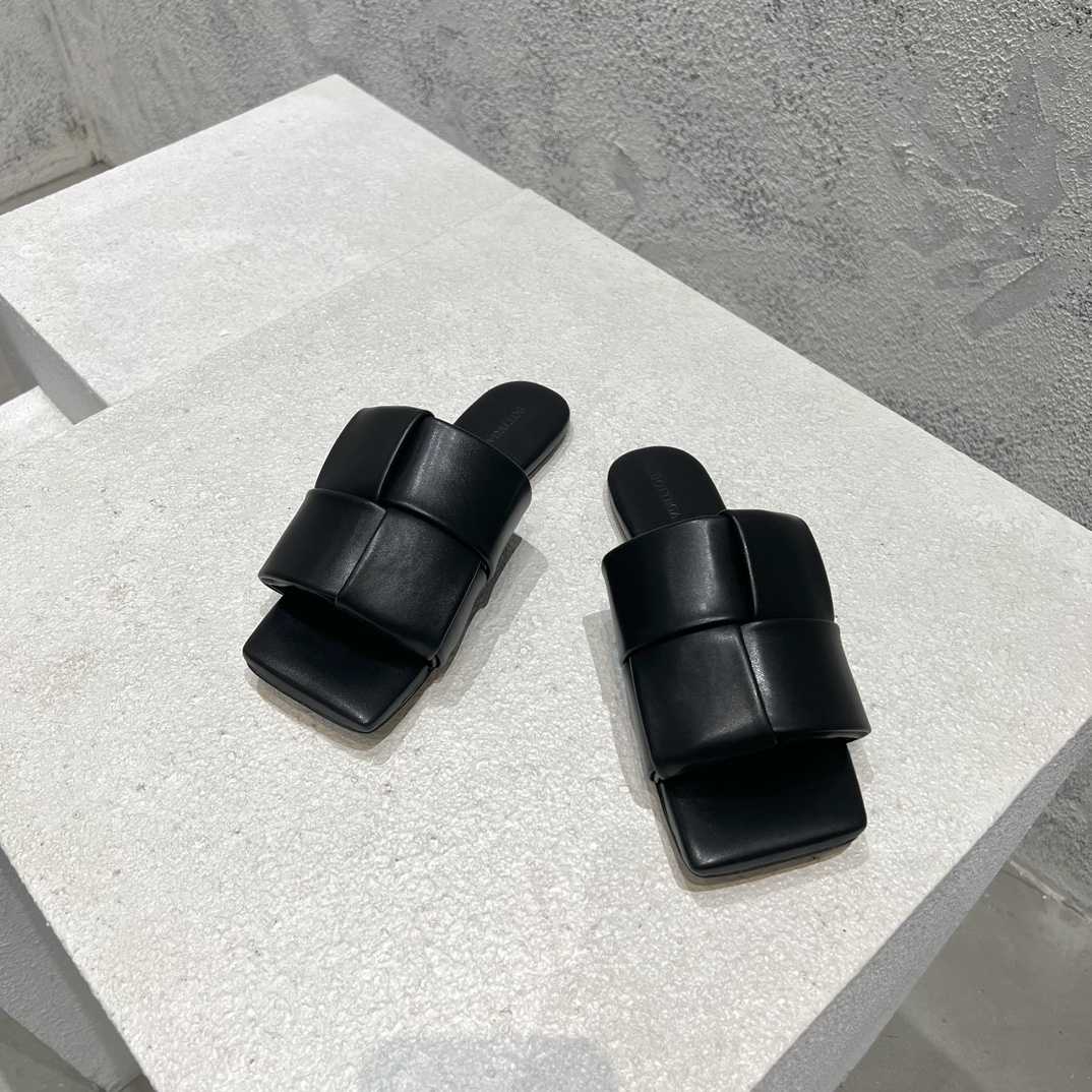 Bottega Veneta Flat Mule Sandals - FashionPlug