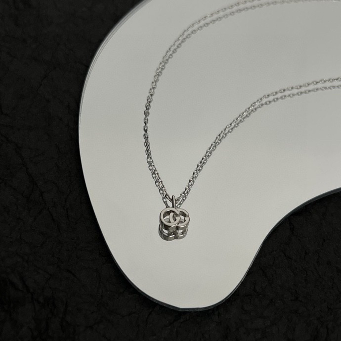 Gucci GG Marmont Pendant Necklace - FashionPlug