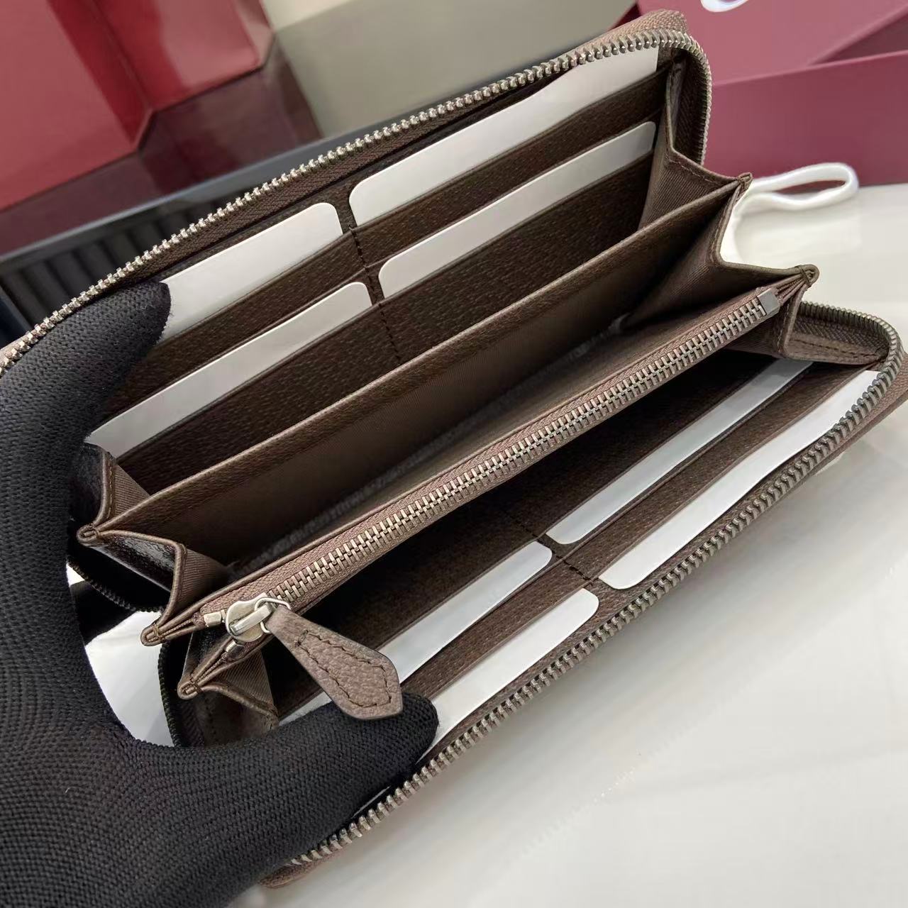 Gucci GG zip-around Wallet - FashionPlug