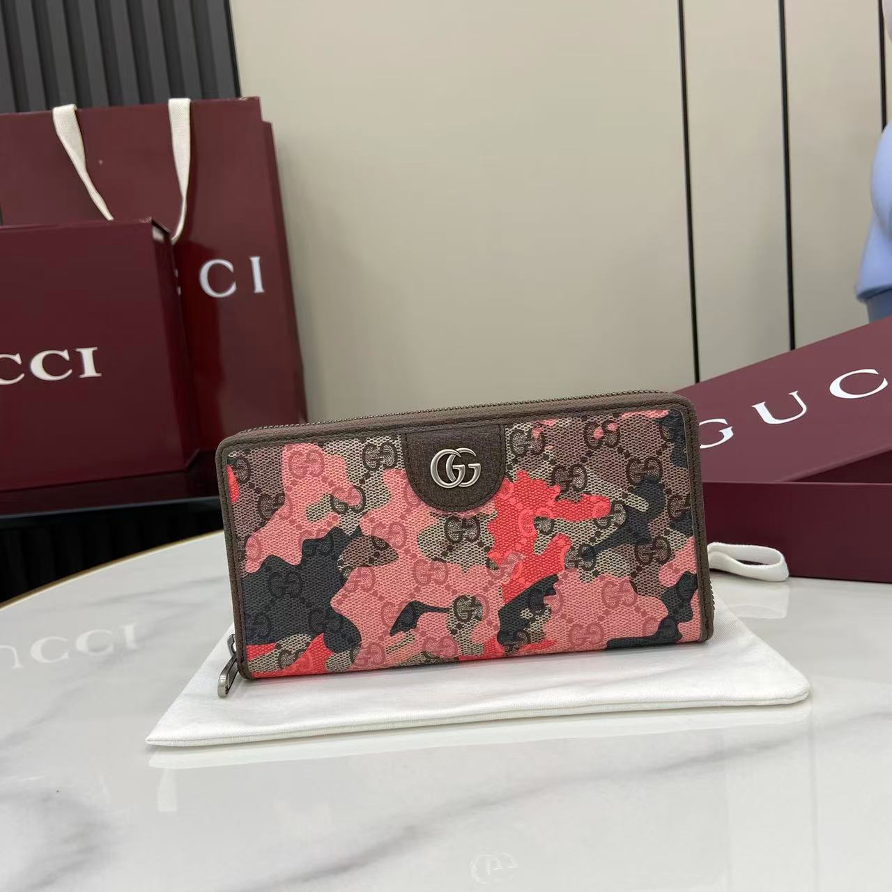 Gucci GG zip-around Wallet - FashionPlug