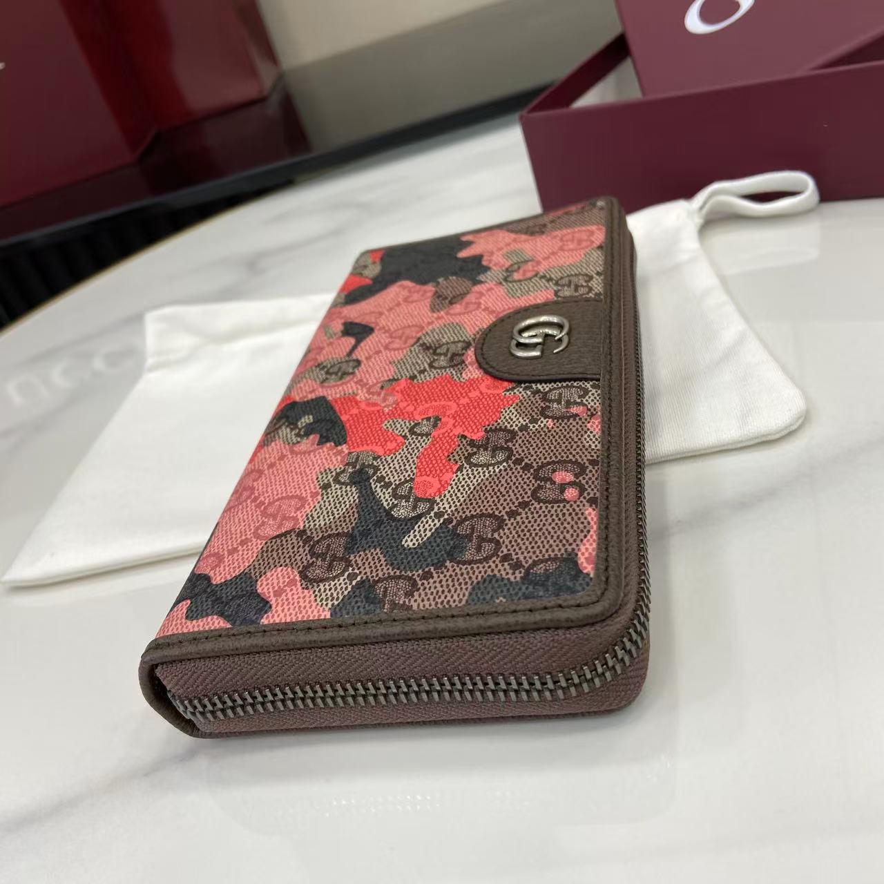 Gucci GG zip-around Wallet - FashionPlug