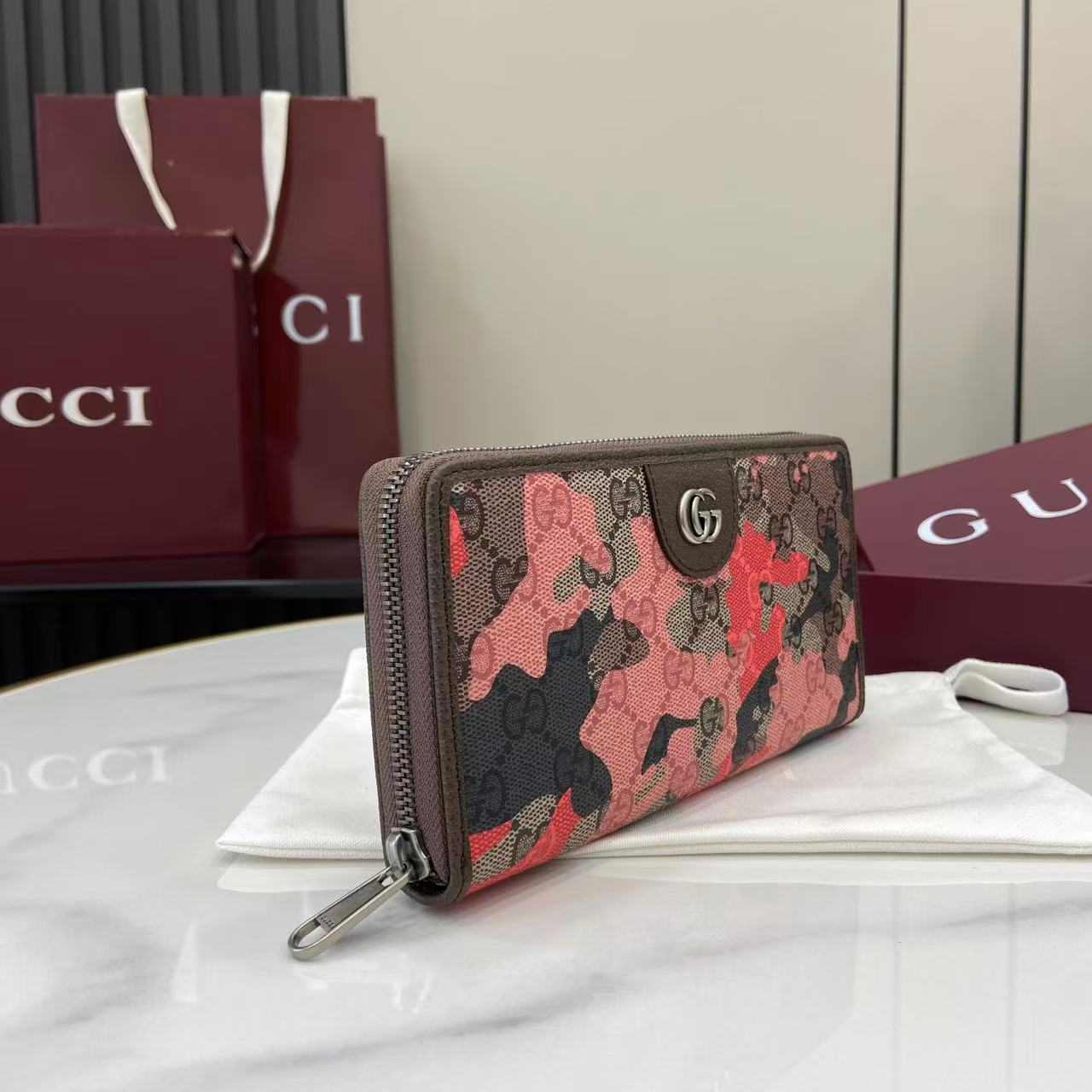 Gucci GG zip-around Wallet - FashionPlug