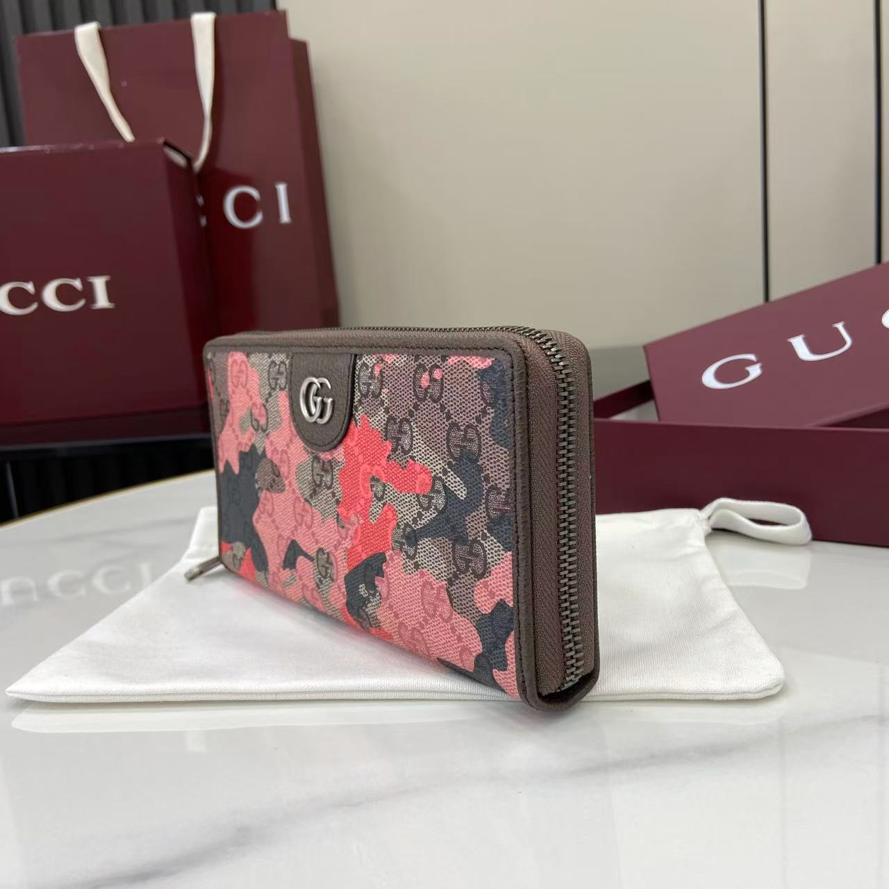 Gucci GG zip-around Wallet - FashionPlug
