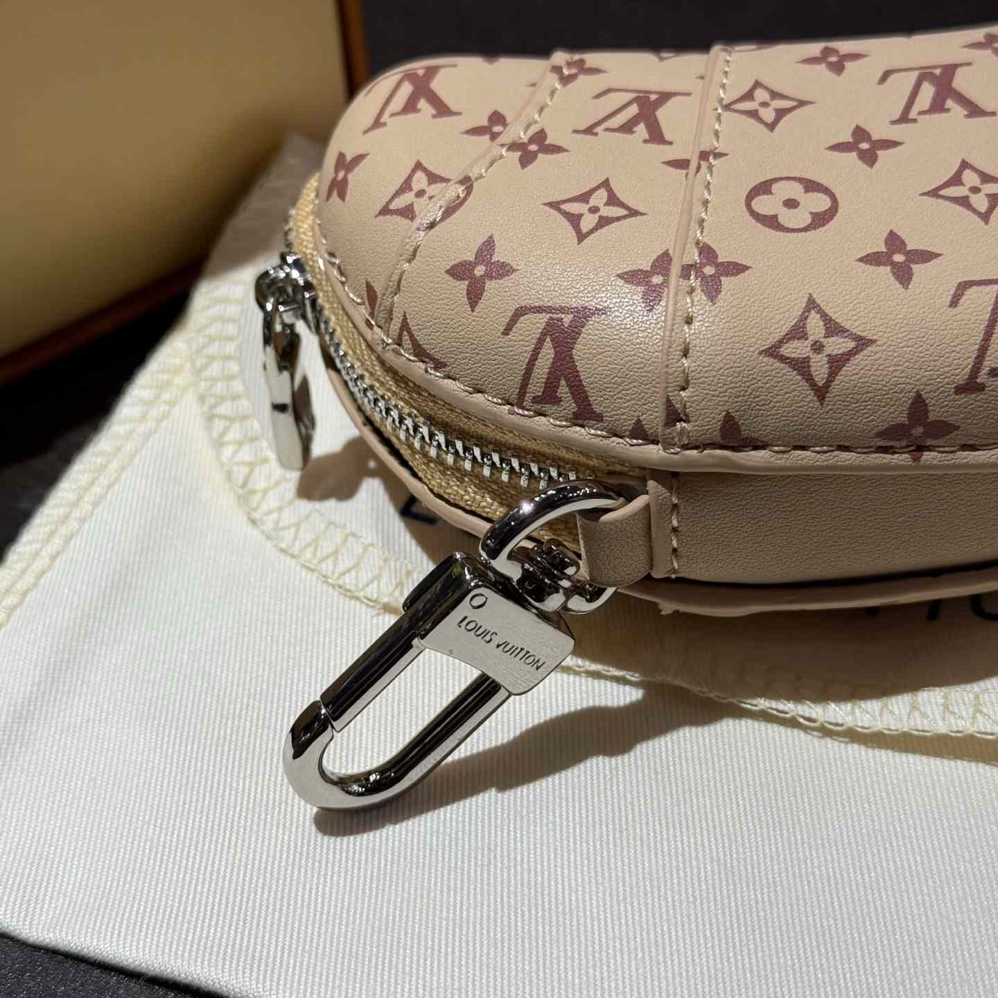 Louis Vuitton LV Croissant Bag Charm    M01858 - FashionPlug