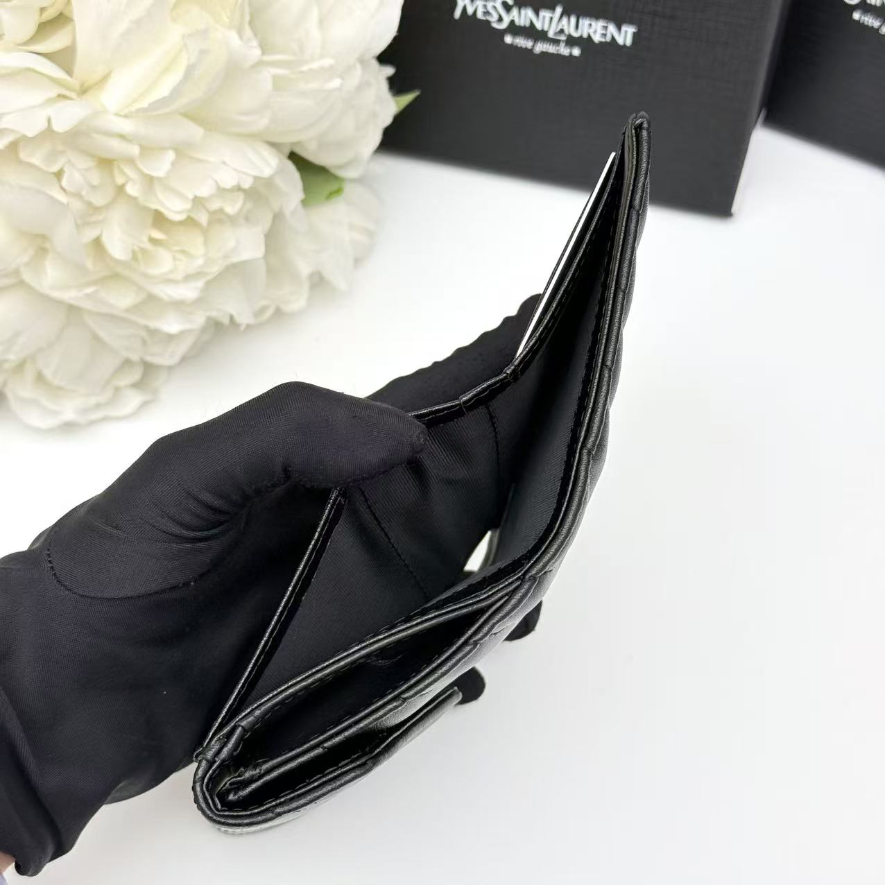 Saint Laurent Cassandre Matelassé Wallet  12·5*10*2.5cm - FashionPlug