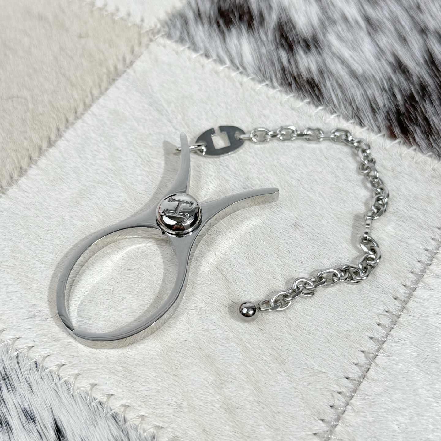 Hermès Filou Glove Clip - FashionPlug