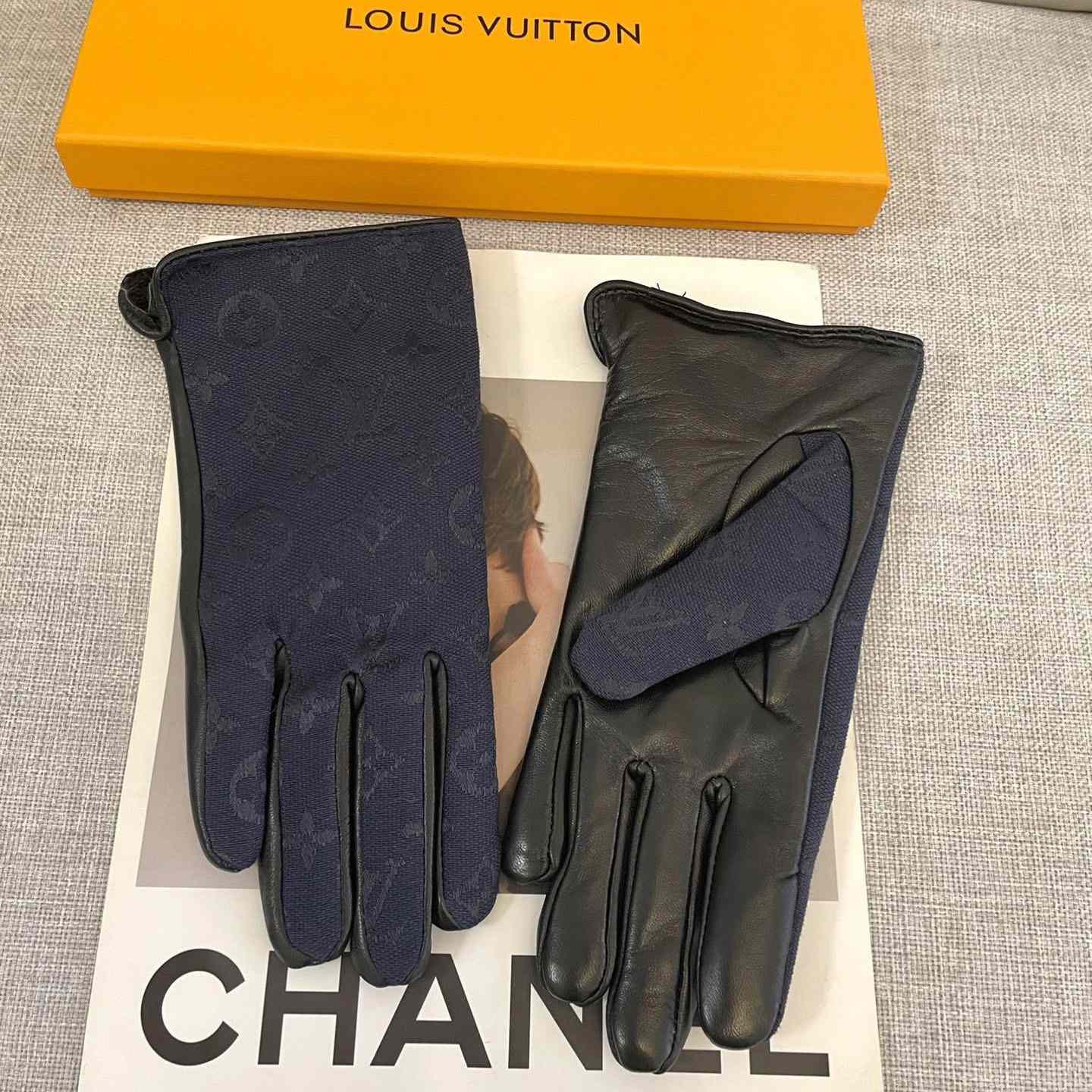 Louis Vuitton Gloves - FashionPlug