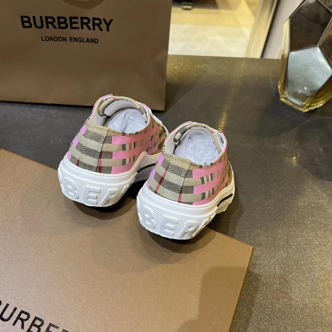 Burberry Low Top Sneaker - FashionPlug