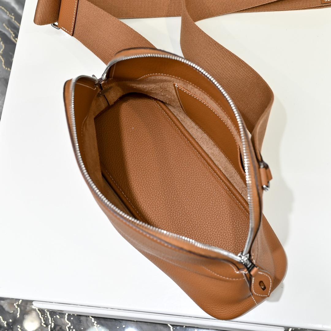 Hermès Bolide Messenger Bag - FashionPlug