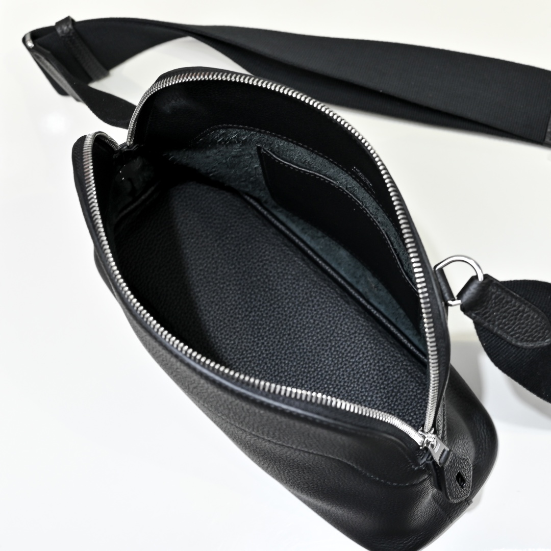 Hermès Bolide Messenger Bag - FashionPlug