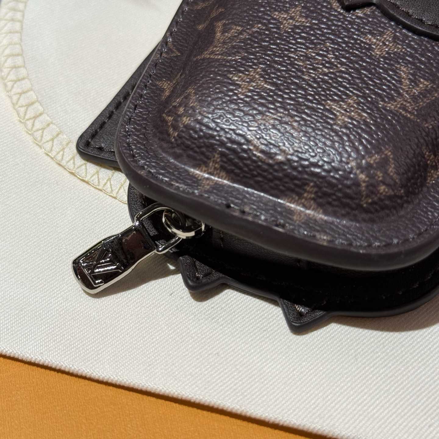 Louis Vuitton LV Owl Bag Charm S00 - FashionPlug