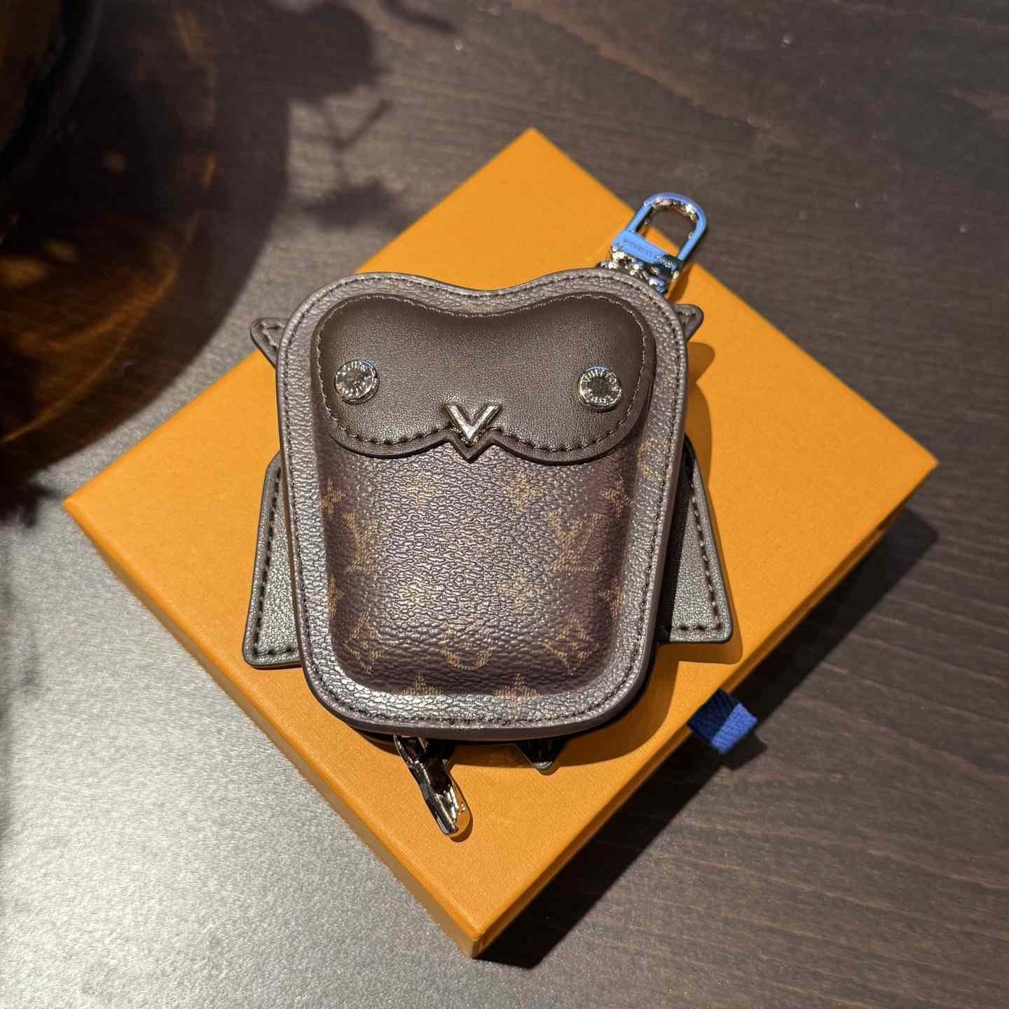 Louis Vuitton LV Owl Bag Charm S00 - FashionPlug
