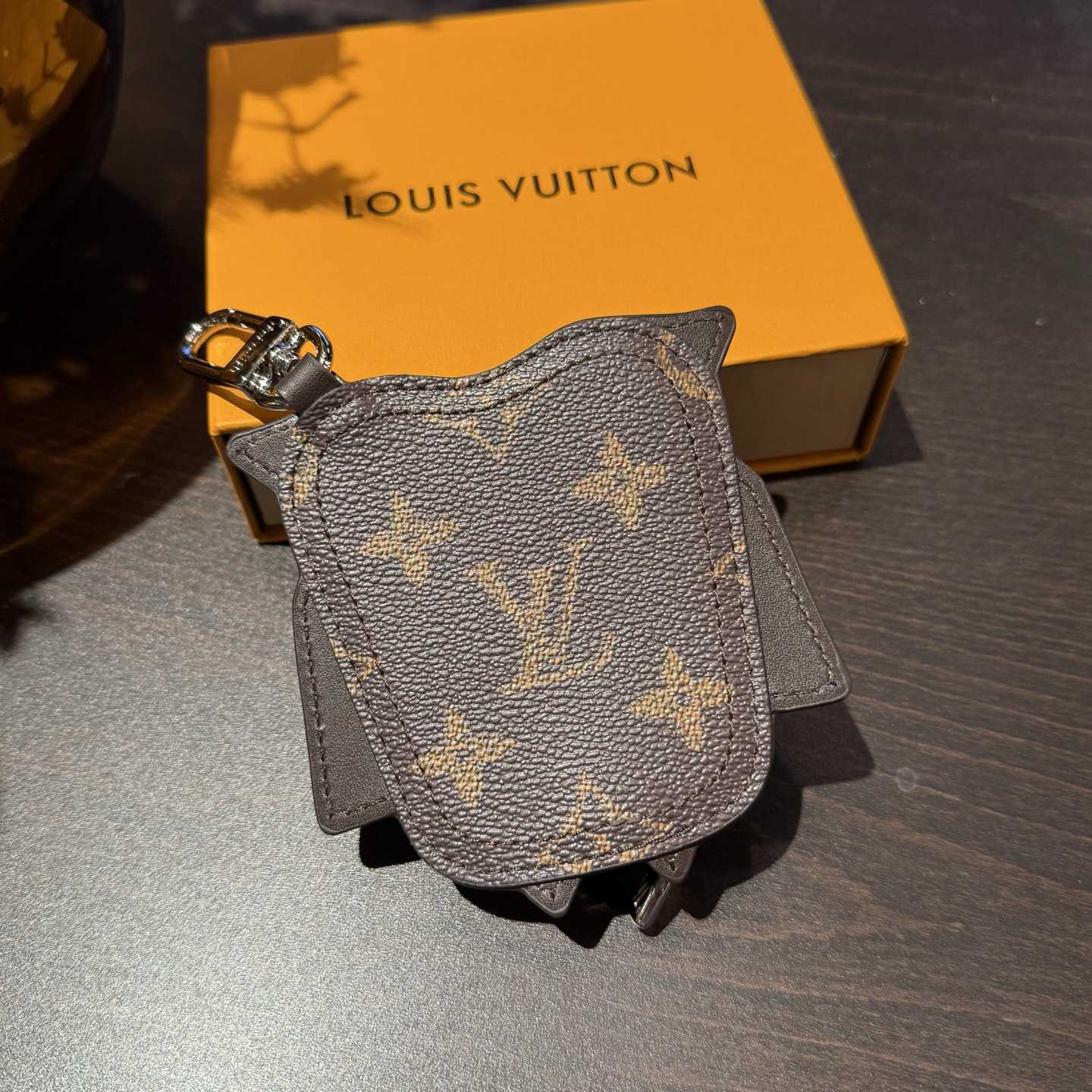Louis Vuitton LV Owl Bag Charm S00 - FashionPlug