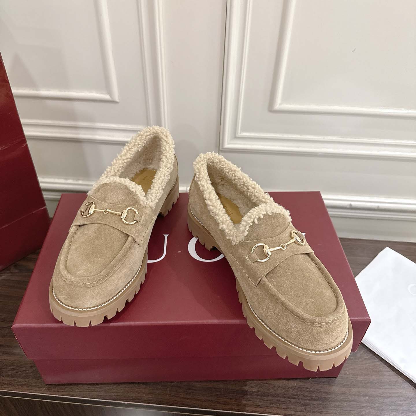 Gucci Women's Loafer With Horsebit - FashionPlug