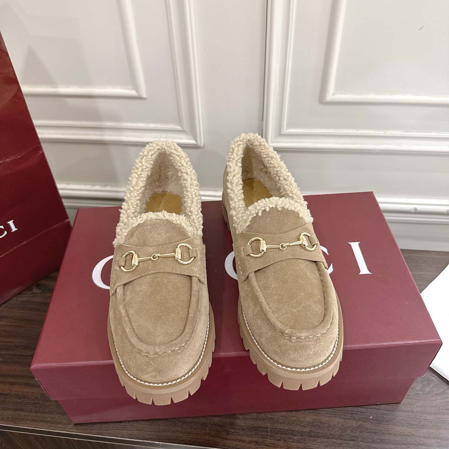 Gucci Women's Loafer With Horsebit - FashionPlug