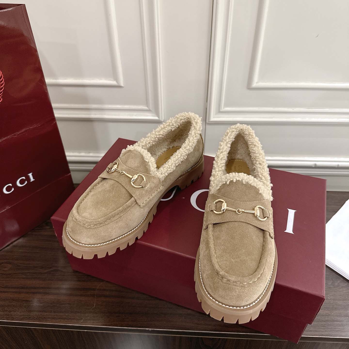 Gucci Women's Loafer With Horsebit - FashionPlug