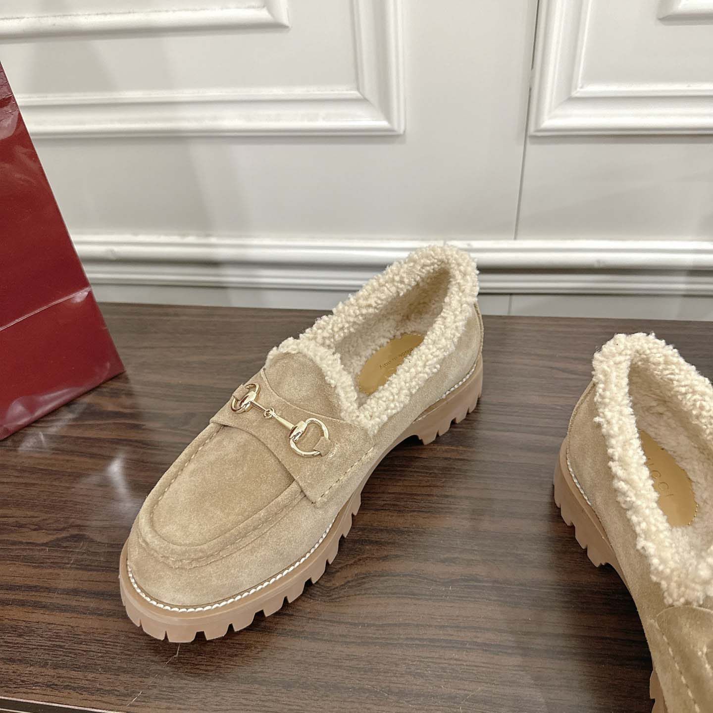 Gucci Women's Loafer With Horsebit - FashionPlug