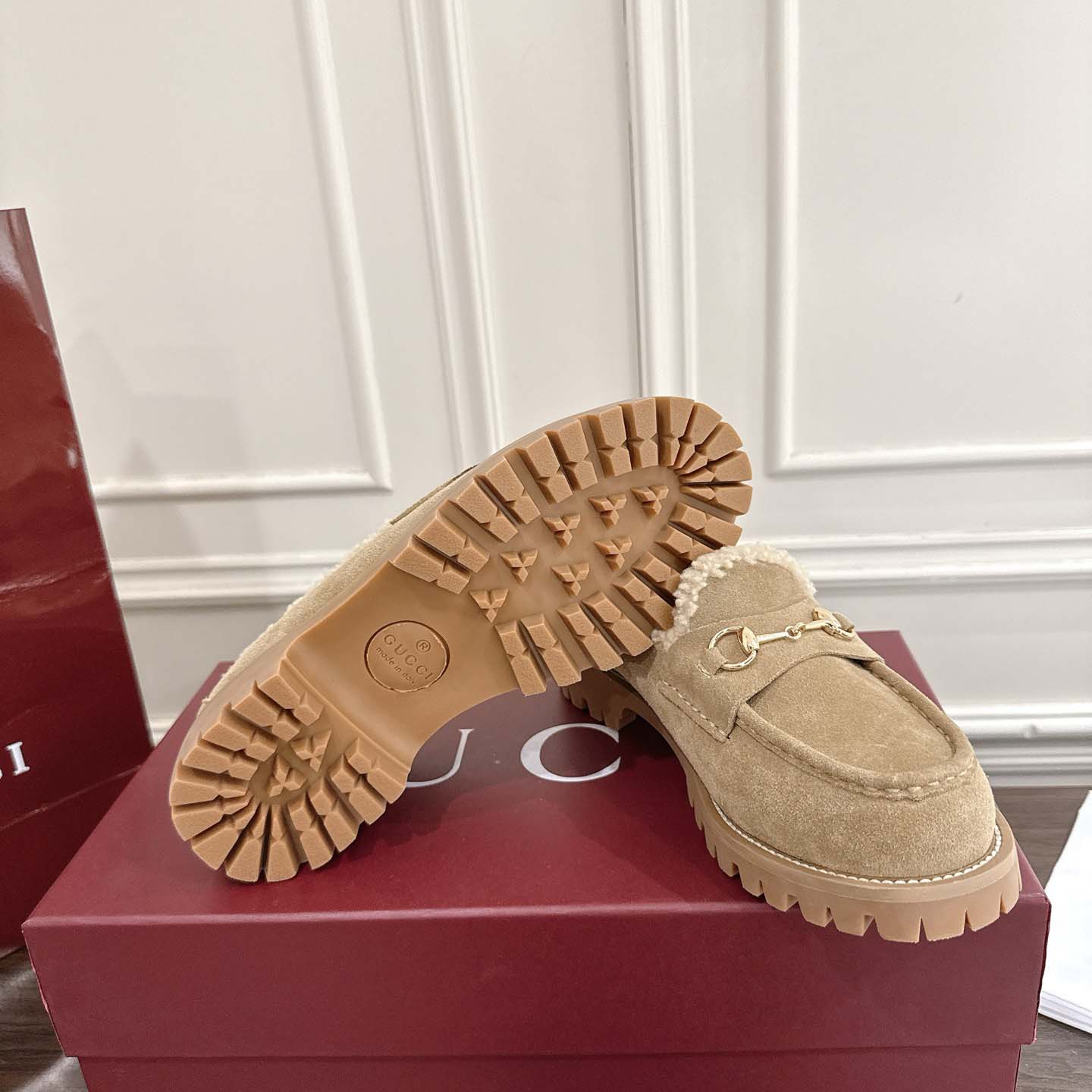 Gucci Women's Loafer With Horsebit - FashionPlug