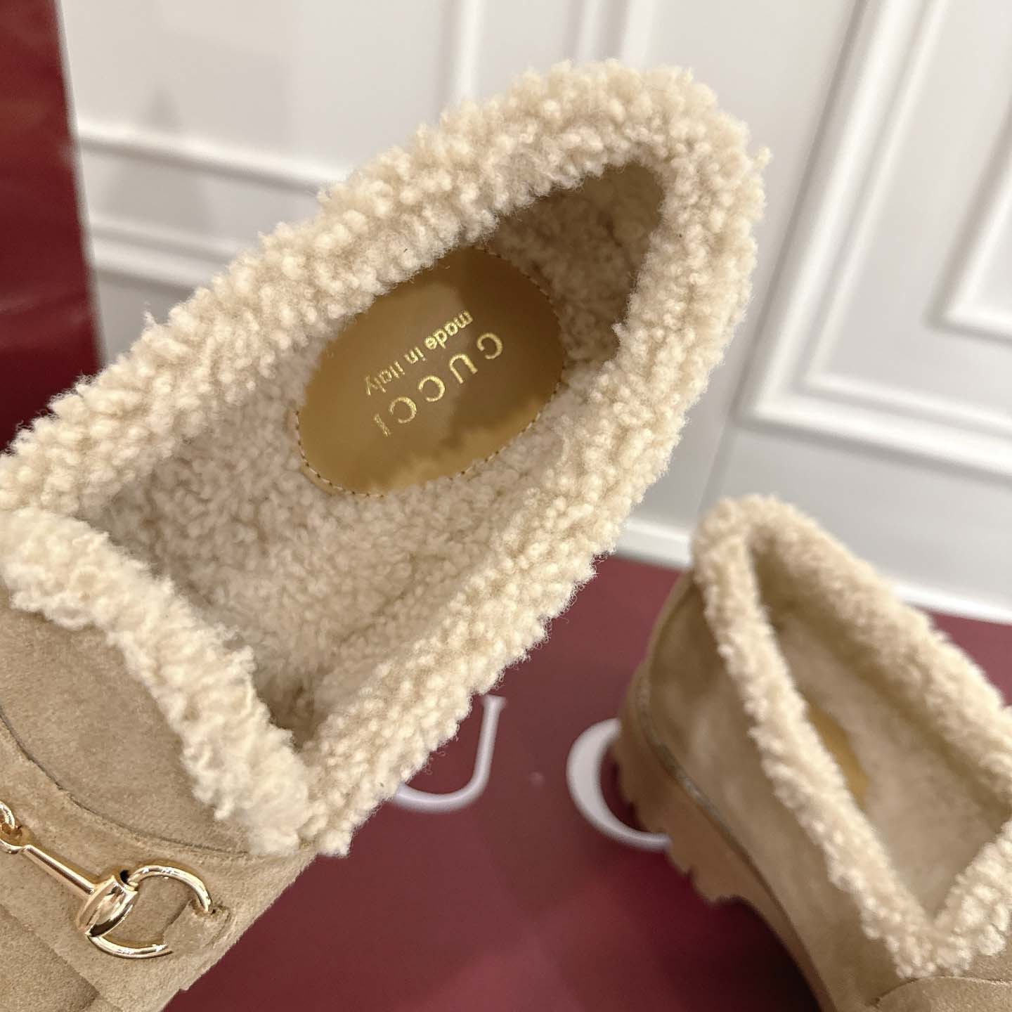 Gucci Women's Loafer With Horsebit - FashionPlug