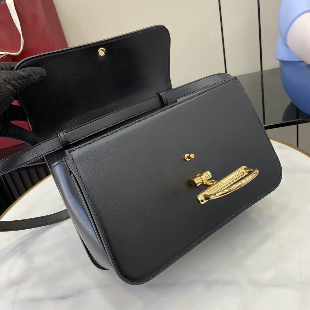 Gucci Siena Medium Top Handle Bag - FashionPlug