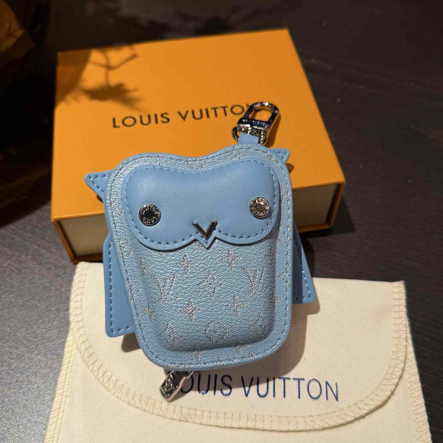 Louis Vuitton LV Owl Bag Charm S00 - FashionPlug