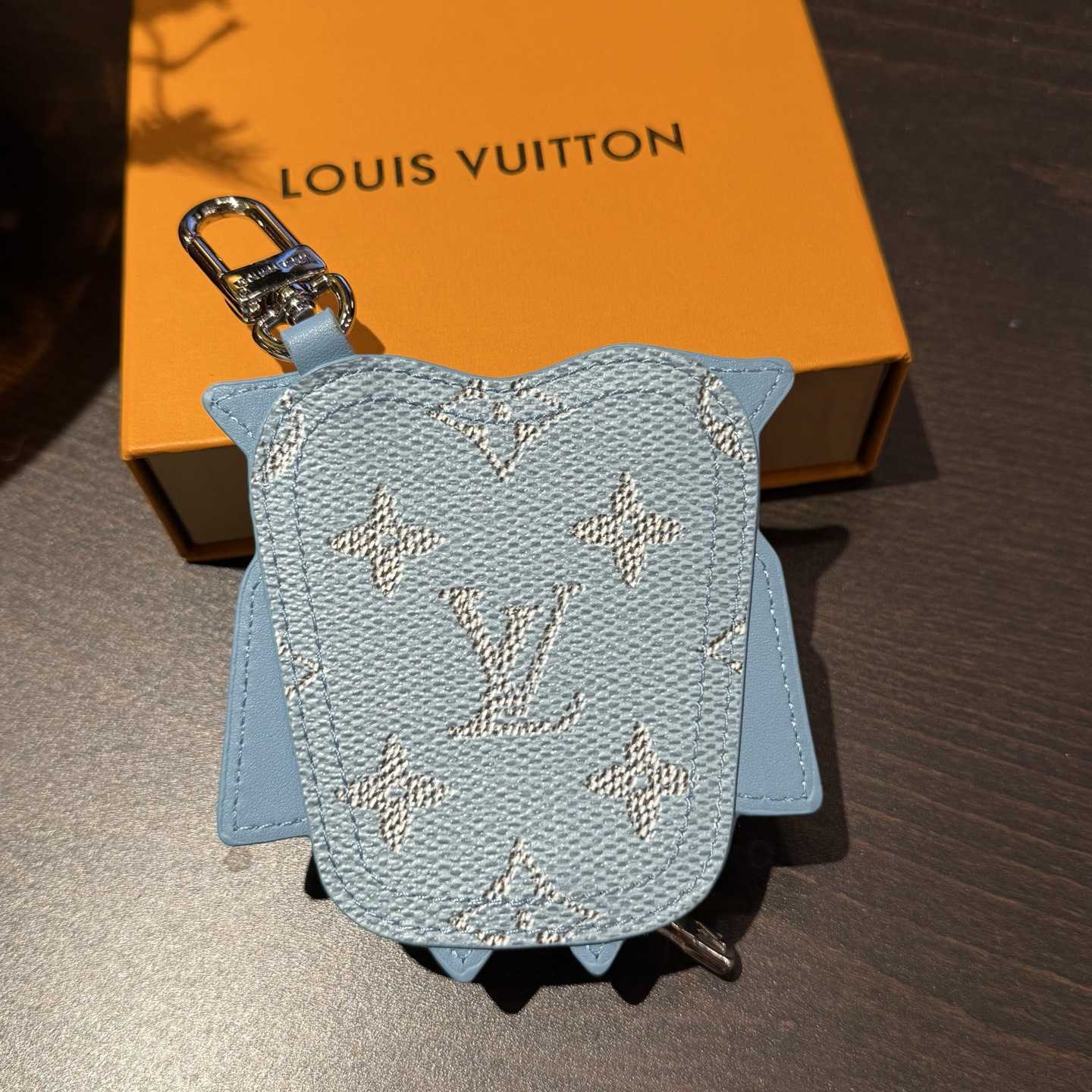 Louis Vuitton LV Owl Bag Charm S00 - FashionPlug