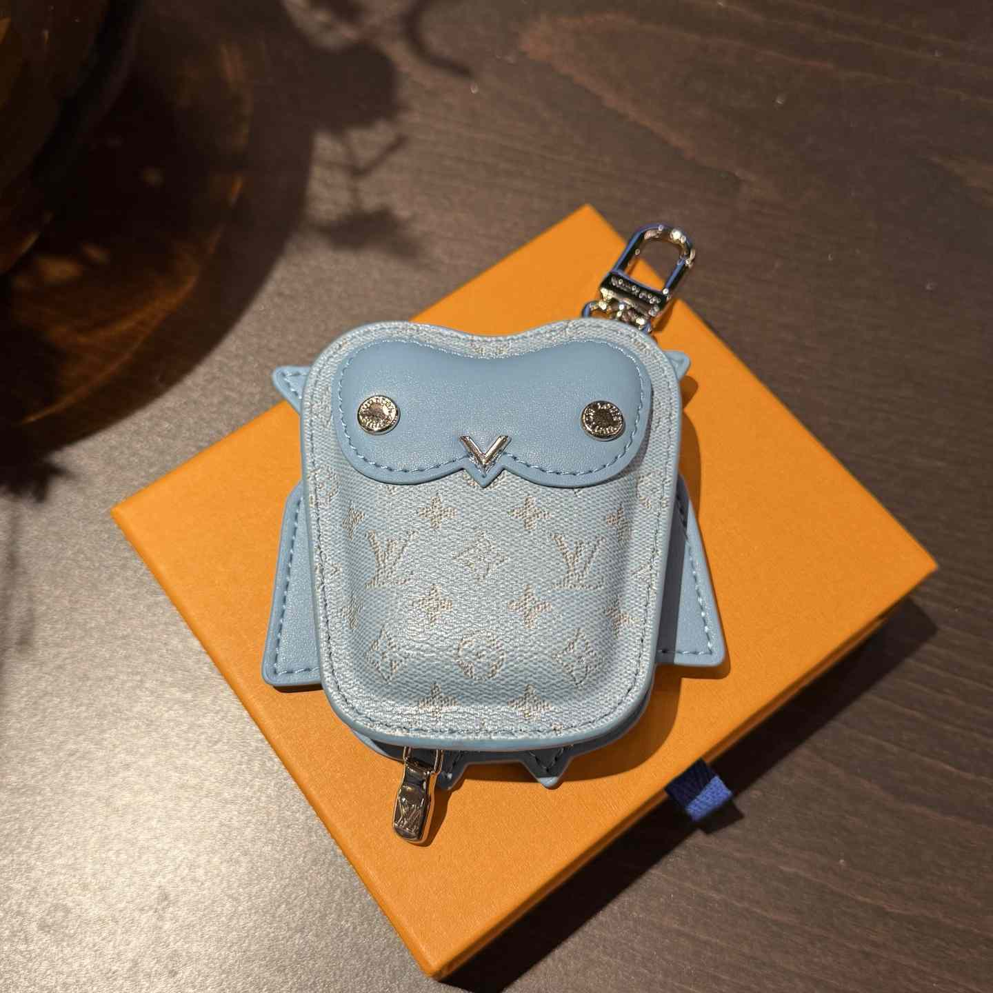 Louis Vuitton LV Owl Bag Charm S00 - FashionPlug