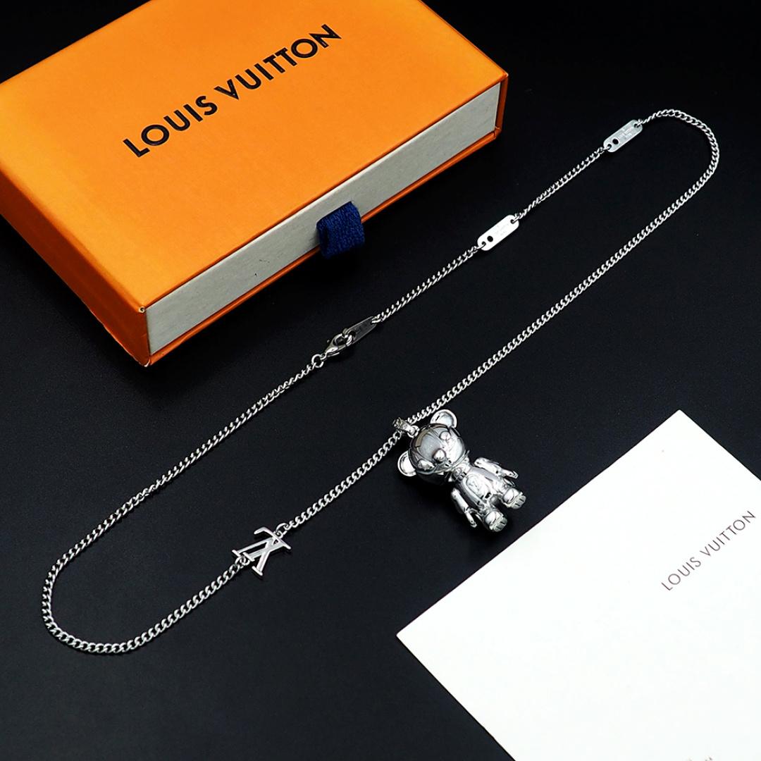 Louis Vuitton LV Louis Medium Charm S00  - FashionPlug