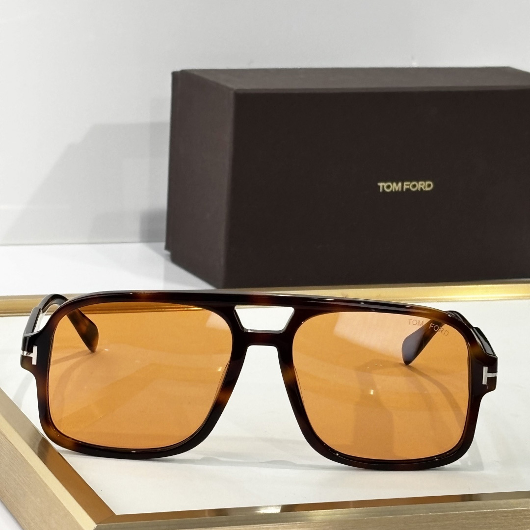 Tom Ford TF884 Sunglasses - FashionPlug