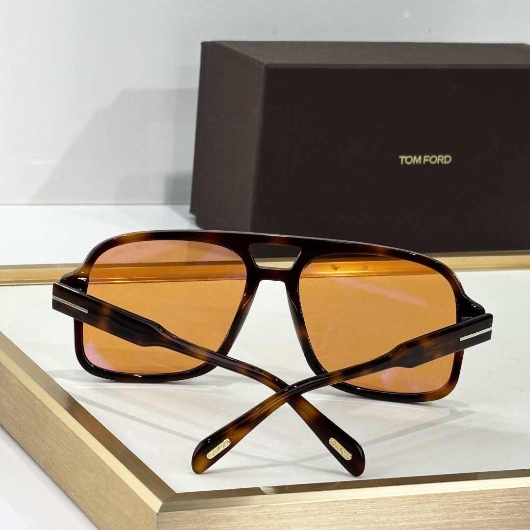Tom Ford TF884 Sunglasses - FashionPlug