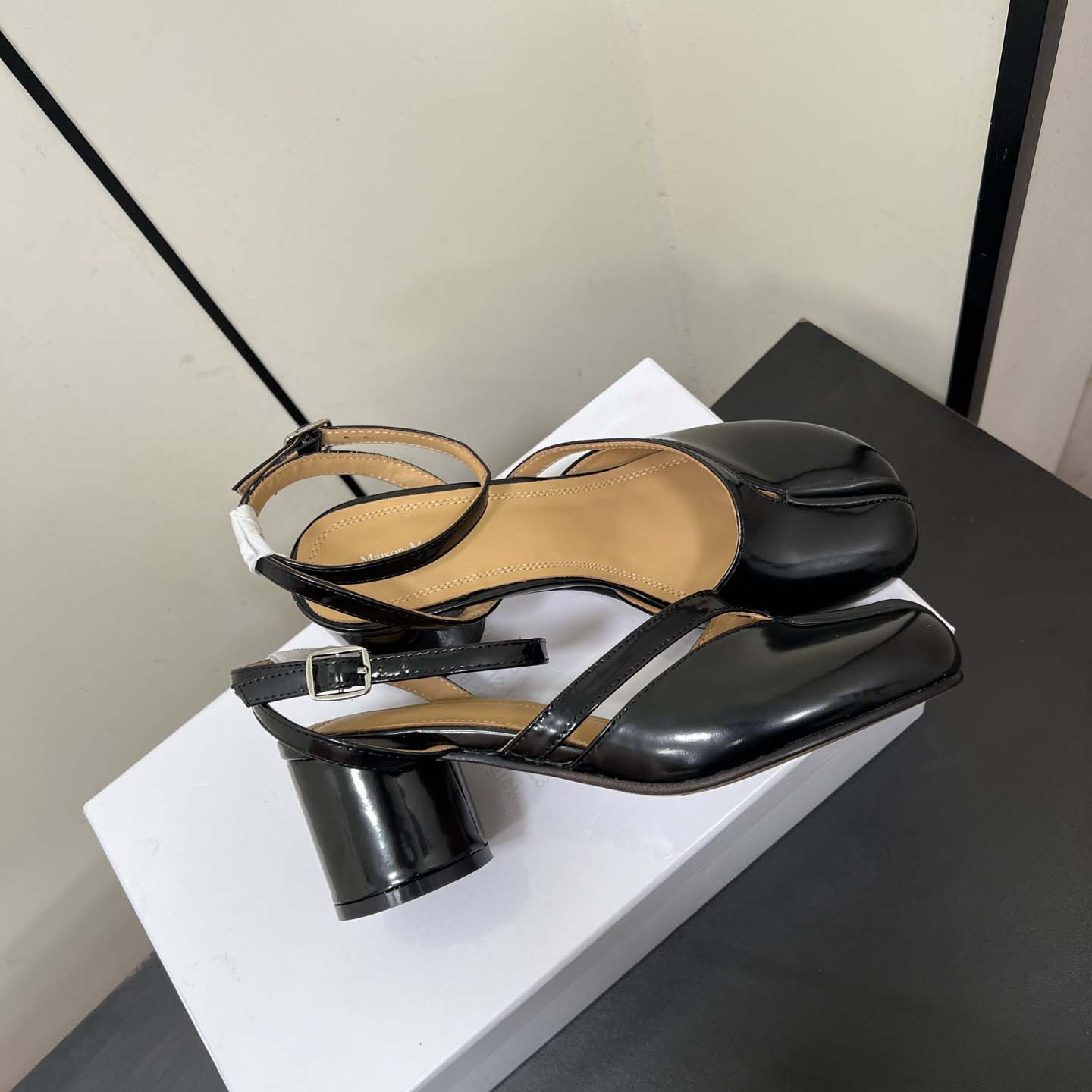 Maison Margiela Tabi Pump Sandals - FashionPlug