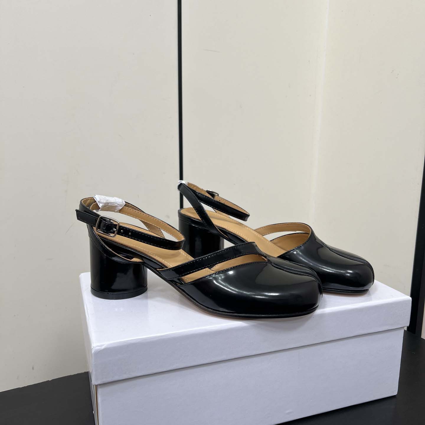 Maison Margiela Tabi Pump Sandals - FashionPlug