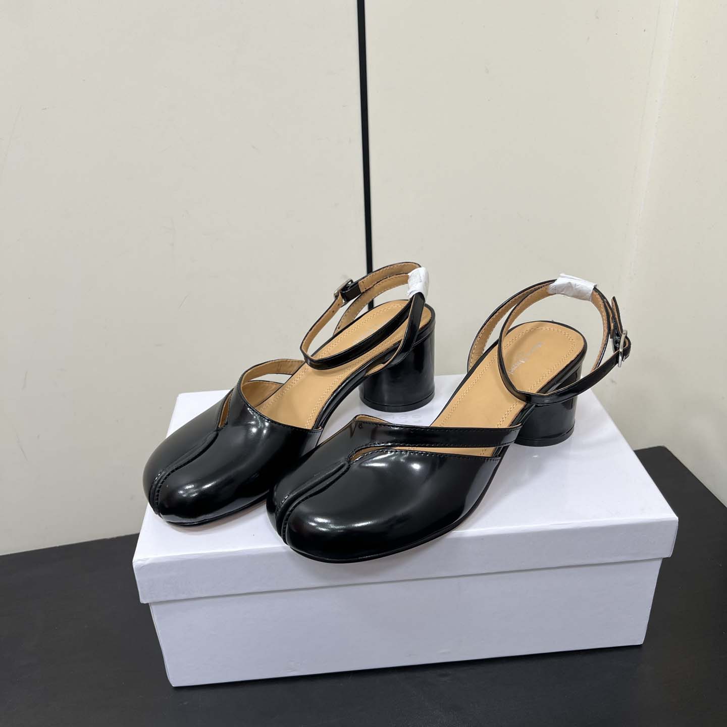 Maison Margiela Tabi Pump Sandals - FashionPlug