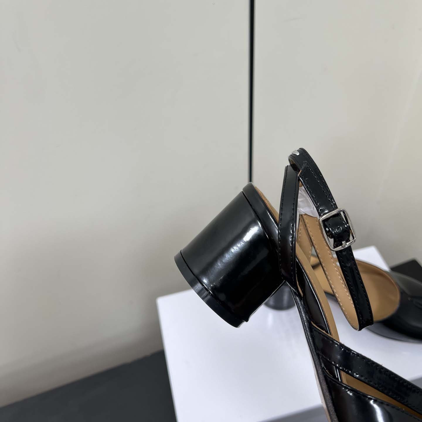 Maison Margiela Tabi Pump Sandals - FashionPlug