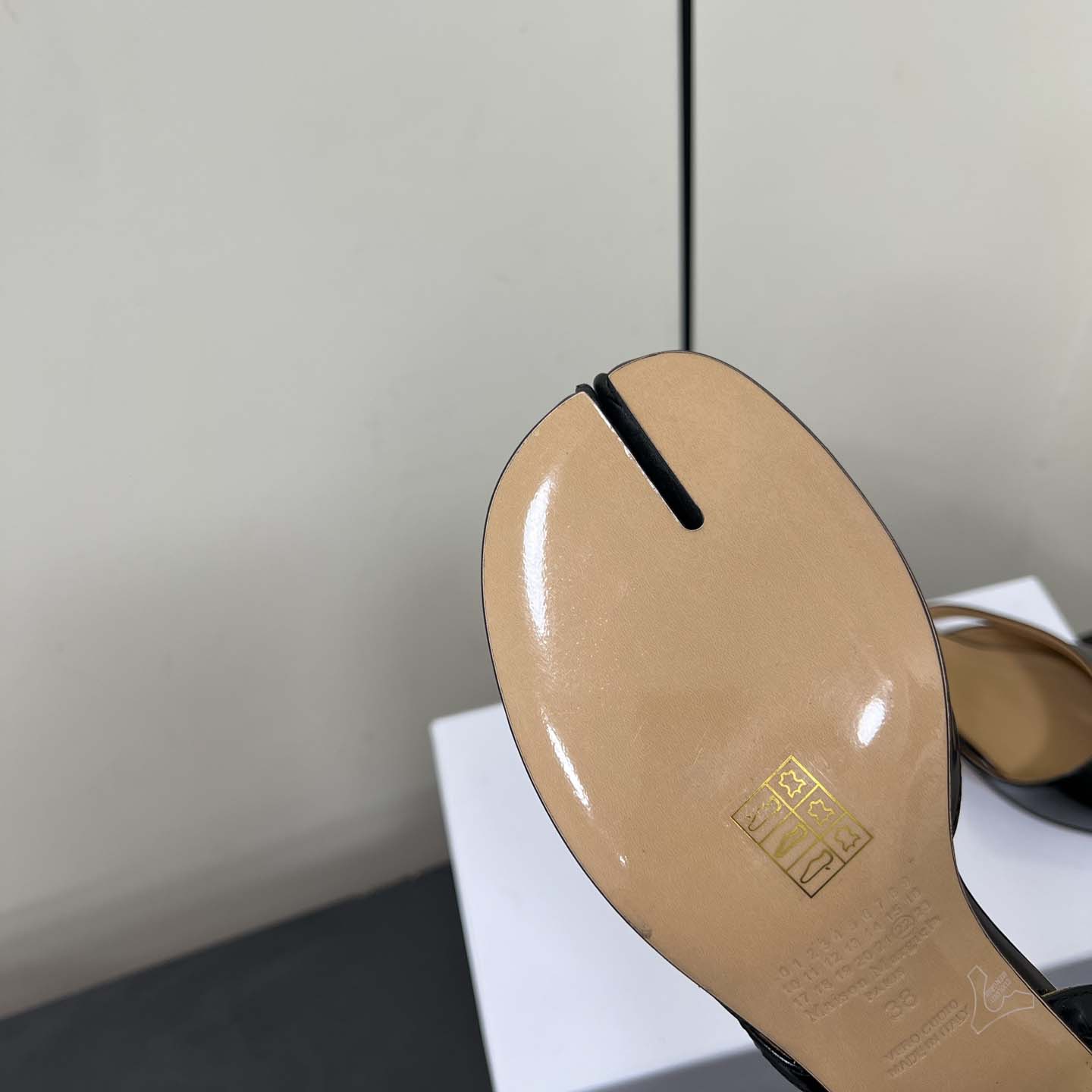Maison Margiela Tabi Pump Sandals - FashionPlug