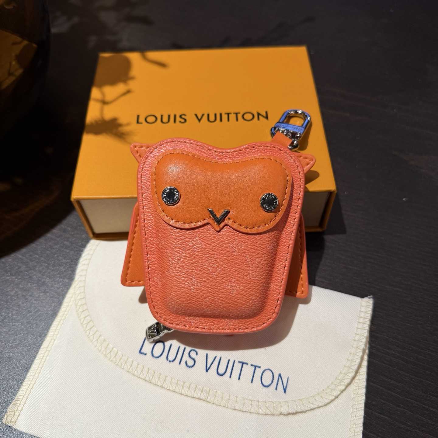Louis Vuitton LV Owl Bag Charm S00 - FashionPlug