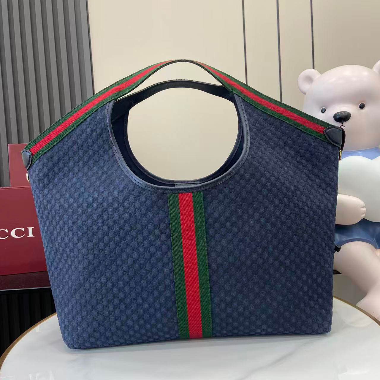 Gucci Giglio Large Tote Bag - FashionPlug