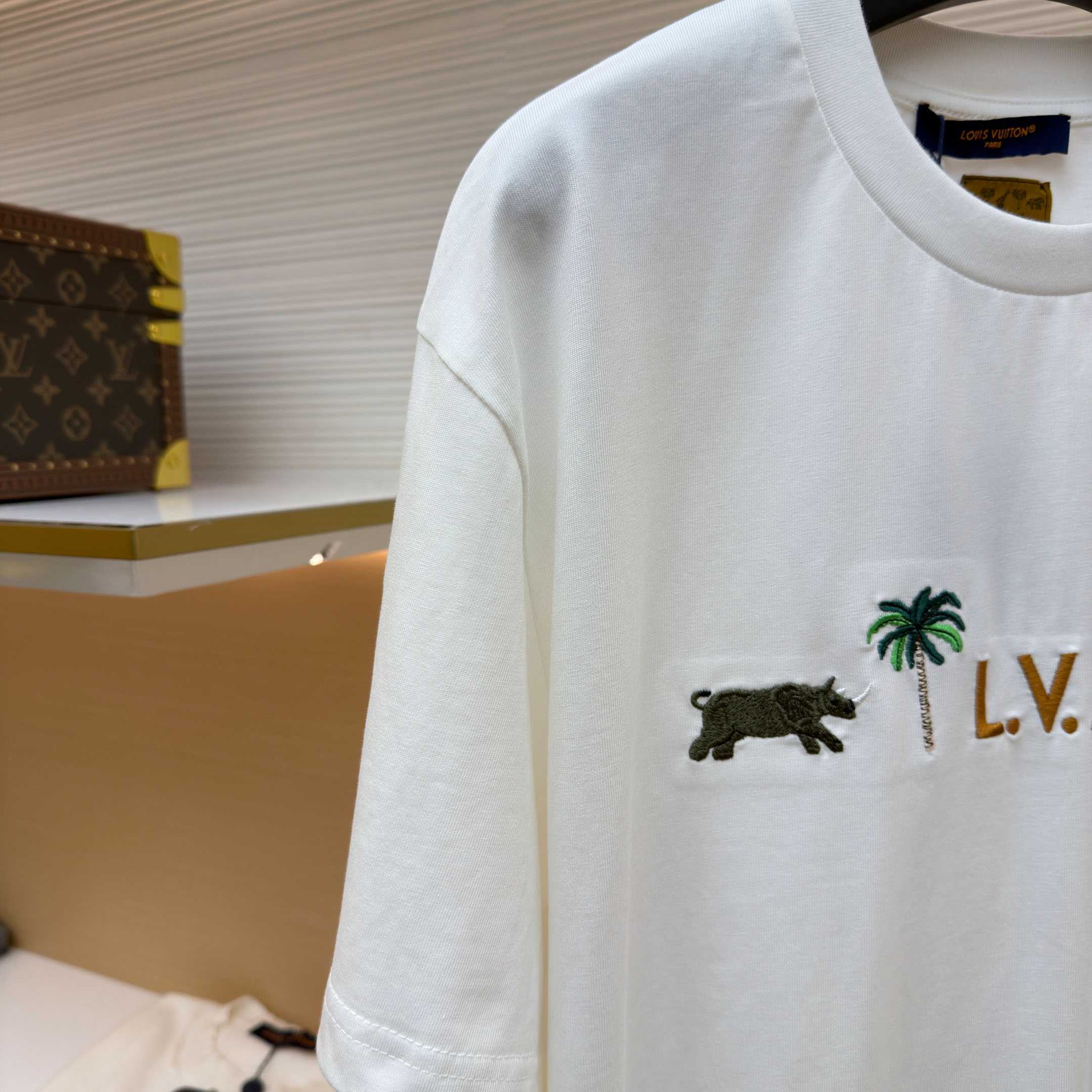 Louis Vuitton x The Darjeeling Limited Embroidered Short-Sleeved Crewneck 1AJVQO - FashionPlug