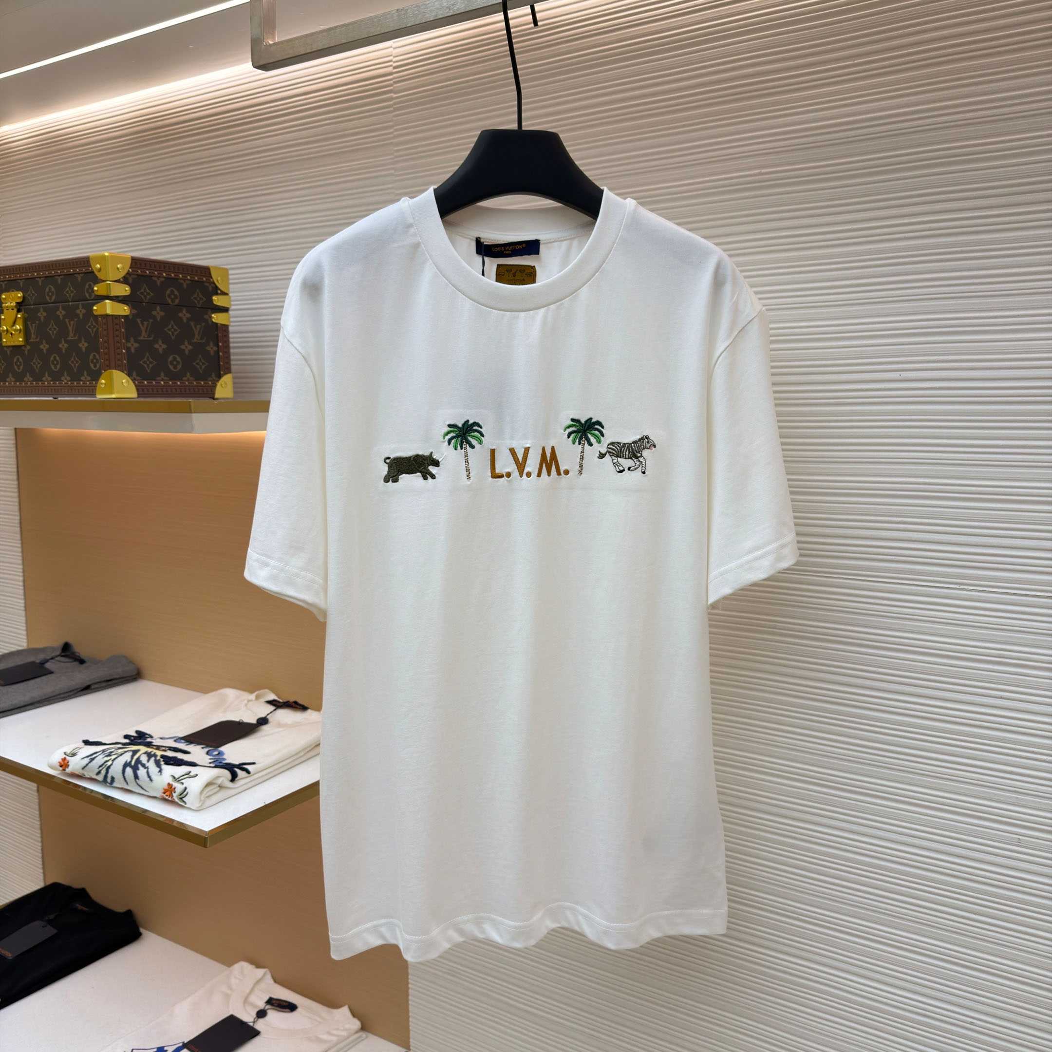 Louis Vuitton x The Darjeeling Limited Embroidered Short-Sleeved Crewneck 1AJVQO - FashionPlug