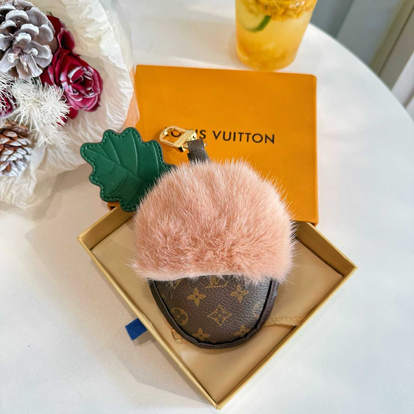 Louis Vuitton LV Acorn Pouch S00 - FashionPlug