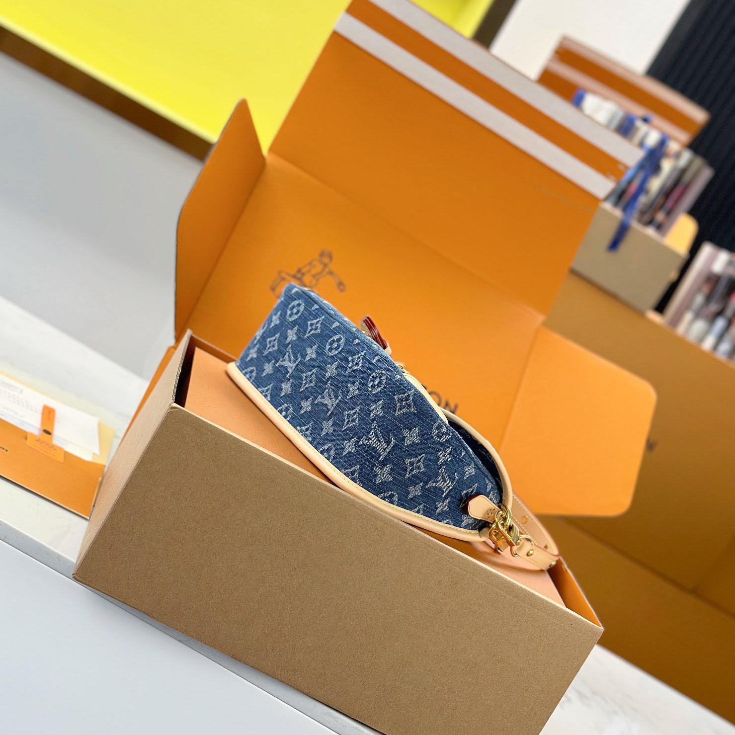 Louis Vuitton Diane M13070 - FashionPlug