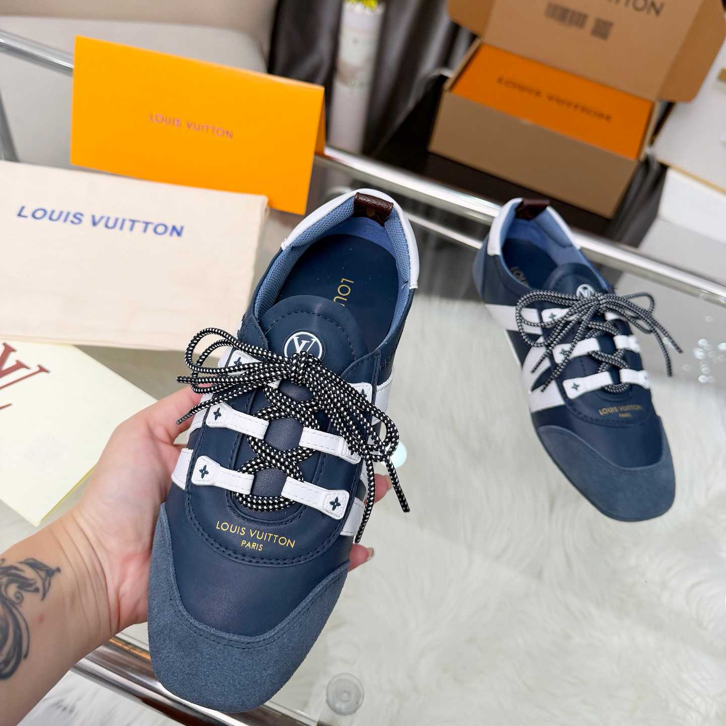 Louis Vuitton Sneakerina 1AIVLV - FashionPlug