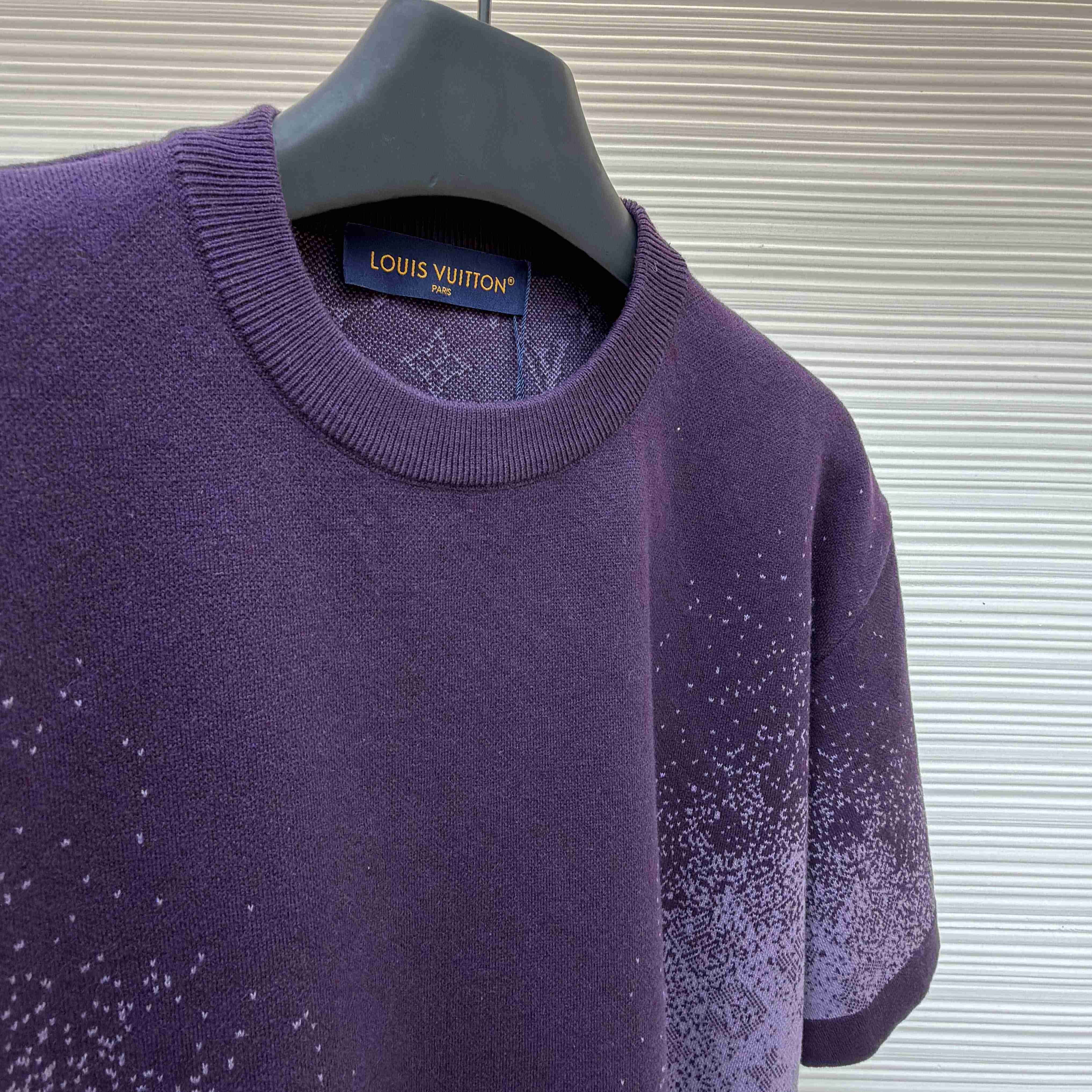  Louis Vuitton Monogram Jacquard Short-Sleeved Crewneck      1AJTV8 - FashionPlug