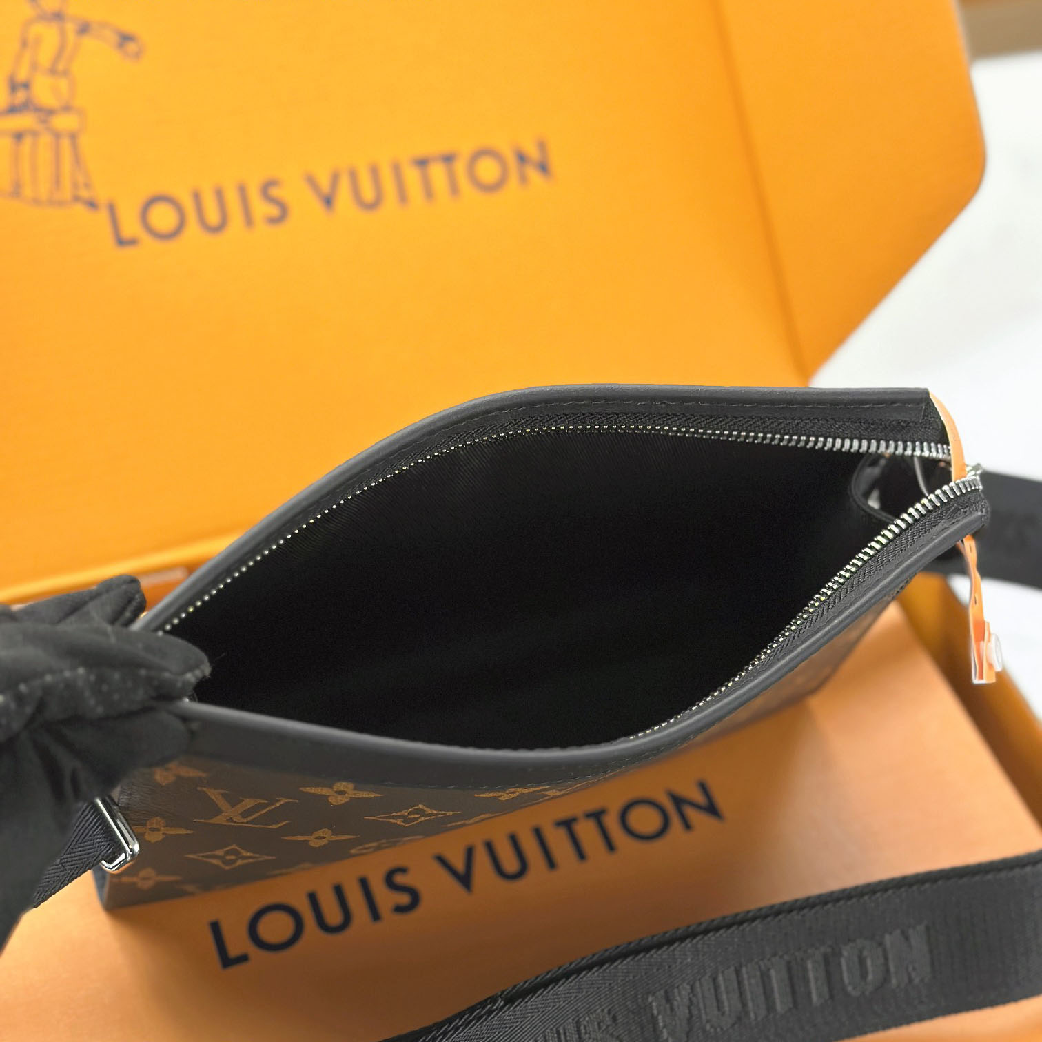 Louis Vuitton Gaston Wearable Wallet M14036 - FashionPlug