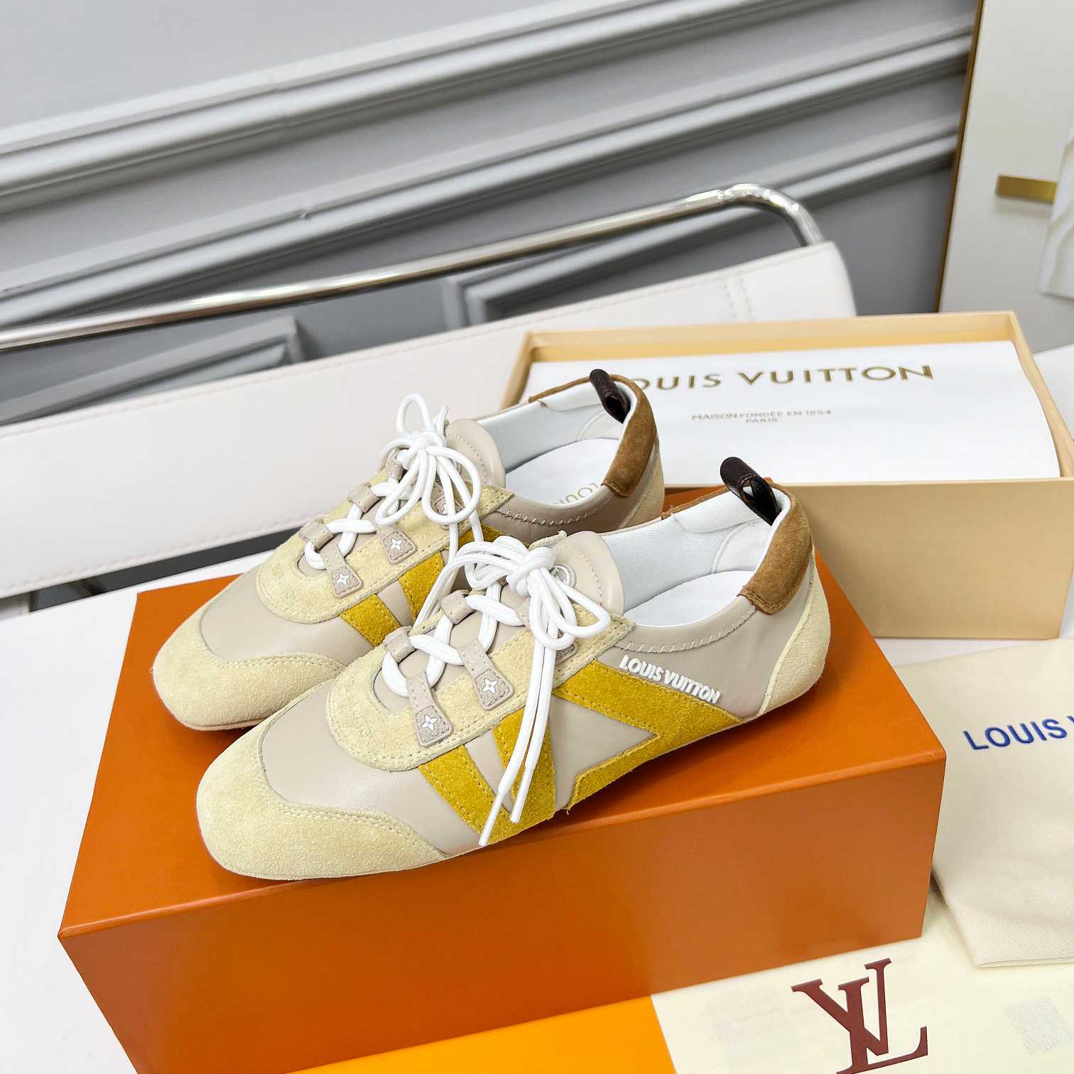 Louis Vuitton Sneakerina 1AHNEM - FashionPlug