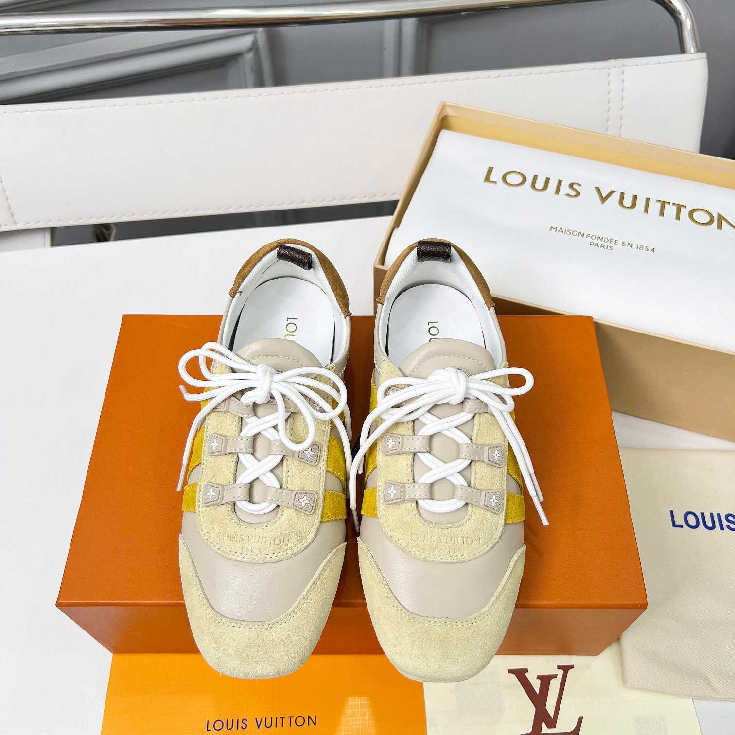 Louis Vuitton Sneakerina 1AHNEM - FashionPlug
